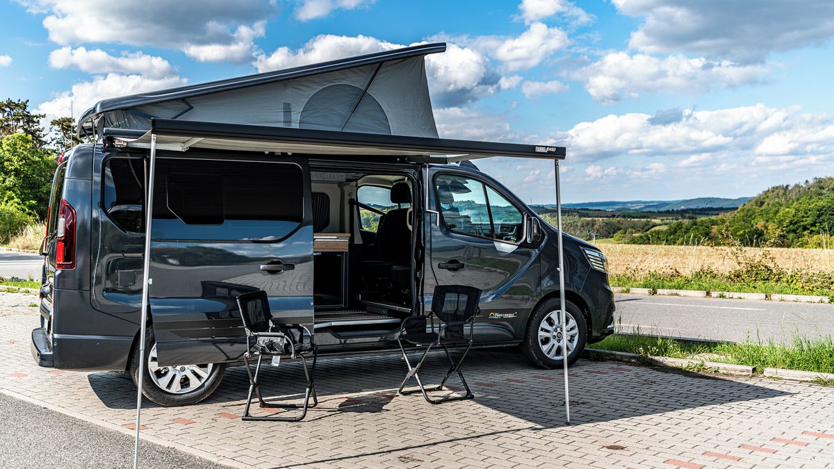 Renault představil vlastní konkurenci ikonické Californie od VW. S obytným Traficem mu pomáhali Poláci